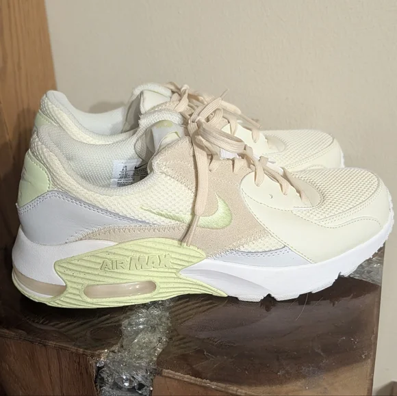 Nike Women's Excee Sneakers in Alabaster Light Lemon Twist sz 8.5 - Picture 9 of 11